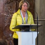 Frau Dr. Iris Strasser trägt die 1. Lesung vor ... (© Herr Mag. Bernhard Wagner)
