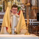 Der Leib Christi wird zurück in den Tabernakel getragen (© Herr Gerhard Pulsinger).