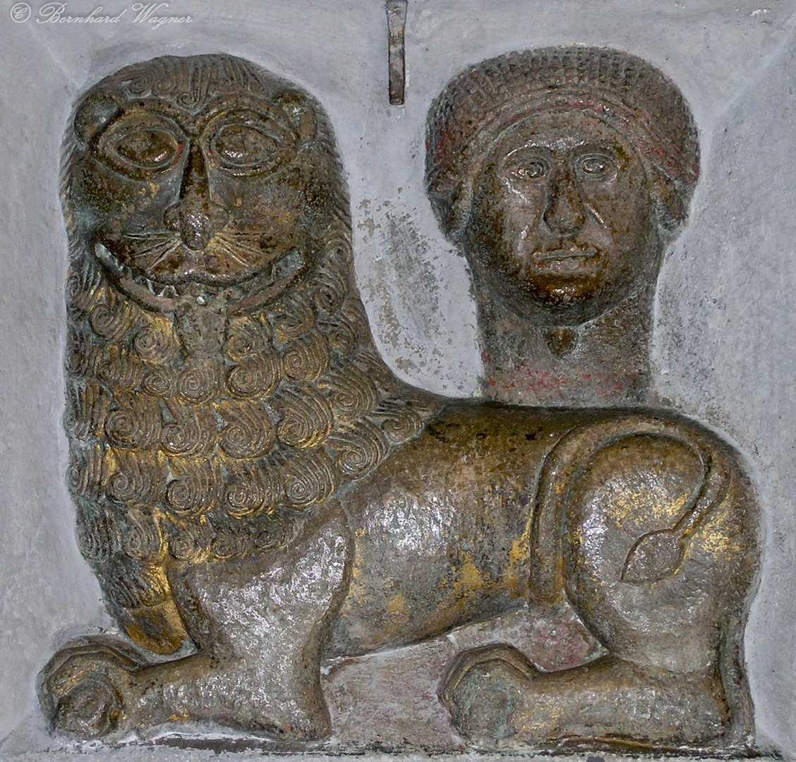 Markuslöwe und Kopf des Hl. Markus im vordersten Pfeiler des südlichen Seitenschiffes